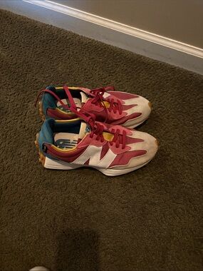 New Balance Men’s 9 Women’s 10.5 327 Sneakers